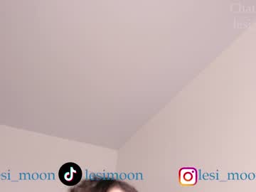 girl
        lesi_moon cam image #3045153