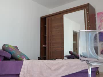girl
        fazeyj cam image #4583583