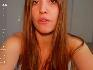 girl
        fazeyj cam image #5646554
