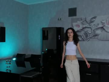 girl
        may_dance cam image #4562946