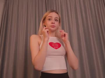 girl
        wanda_woman cam image #5202219