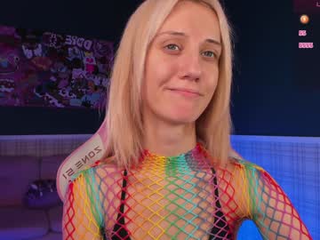 girl
        dreamy_kira cam image #5216749