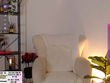 girl
        lucylia_ cam image #6461491