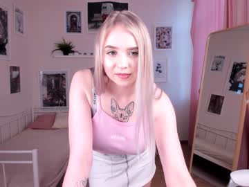 girl
        nicole_hartree cam image #580