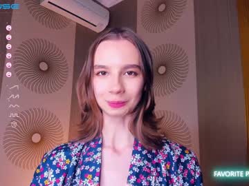 girl
        happiness_call cam image #1405317