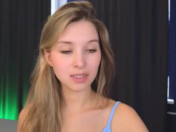 girl
        milablush cam image #1093652