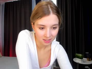 girl
        milablush cam image #1316154