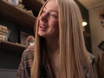 girl
        kateharrise cam image #4783609