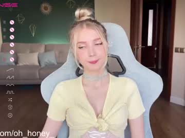 girl
        oh_honey_ cam image #1942443