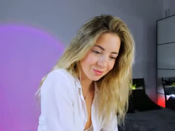 girl
        emmi_rosee cam image #1287493