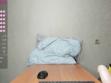 girl
        gohaaard420 cam image #823479