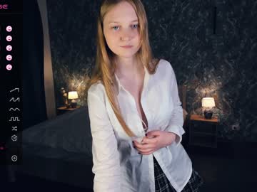 girl
        blondie_alice_ cam image #3413779