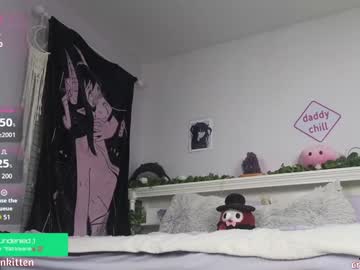 girl
        crimsonkitten cam image #5221469