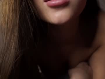 girl
        emilybatee cam image #5225253