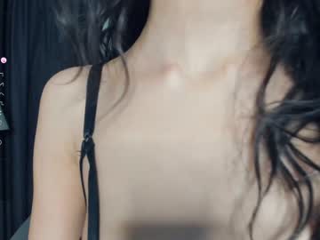 girl
        suzannedavise cam image #3053025