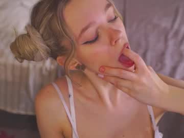 girl
        tessarosse_ cam image #6436644