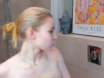 girl
        annie_lv cam image #2974720