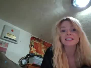 girl
        pistlewhipme cam image #5034621