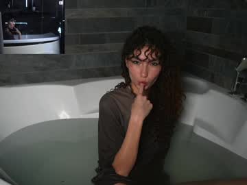 girl
        yvetta cam image #6069354
