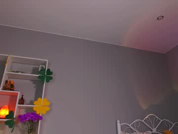 girl
        aluntick cam image #6352508