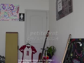 girl
        petitebrat cam image #5073268