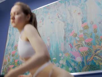 girl
        kriskras__ cam image #3446938