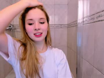 girl
        milablush cam image #404950
