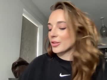 girl
        nickisymms_ cam image #1029194