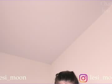 girl
        lesi_moon cam image #2865718