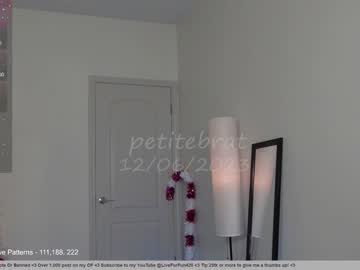 girl
        petitebrat cam image #3006088