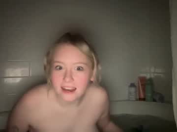 girl
        spadesx86 cam image #6290452
