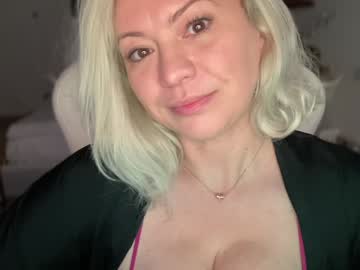 girl
        kiradivine cam image #6502404