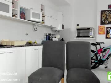 couple
        theblondcouple cam image #707453