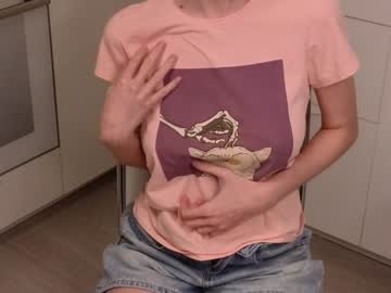 girl
        lilianfootman cam image #5675555