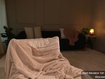 girl
        sophie_fennec cam image #6936129