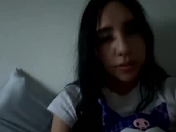 girl
        lovelymia_ cam image #4372188