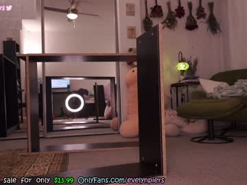 girl
        evelynpiers cam image #1290909