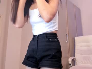 girl
        tin_zhi cam image #1335230