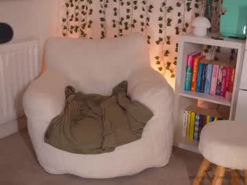 girl
        emily_fox_official cam image #3896421