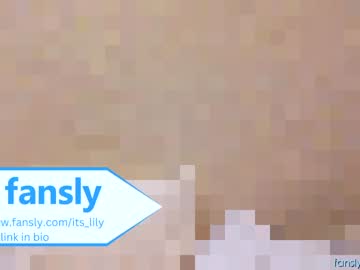 girl
        its_lily cam image #1929215