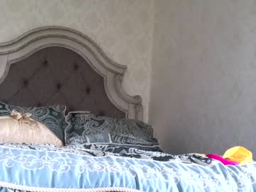 girl
        littlegreekflower cam image #3737354