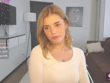 girl
        adri_dream cam image #6520091