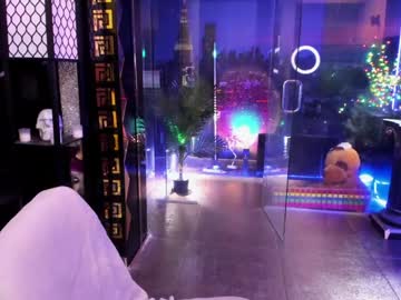 girl
        alma_pearl cam image #4359636