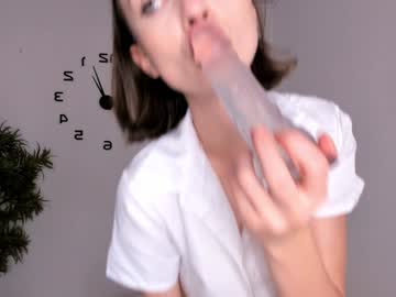 girl
        lauratanguy cam image #5356143