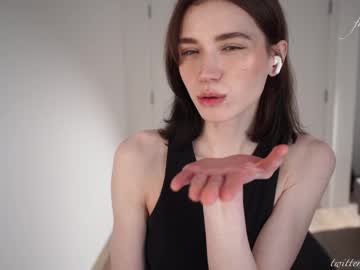 girl
        luna_ai cam image #6080576