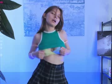 girl
        millamorni cam image #1874882