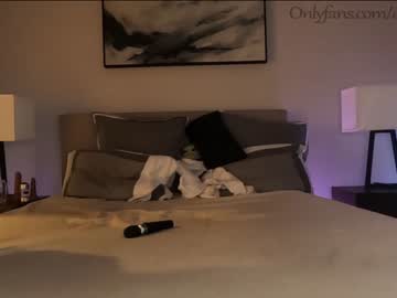 couple
        ari_lovexo cam image #3324