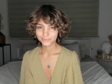 girl
        lenaelisabeth cam image #2689570